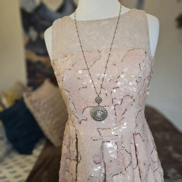 Eva Franco Sugarberry Sequin Lace Mini Dress Size 8 Blush Pink Hand-Embellished - Picture 7 of 16